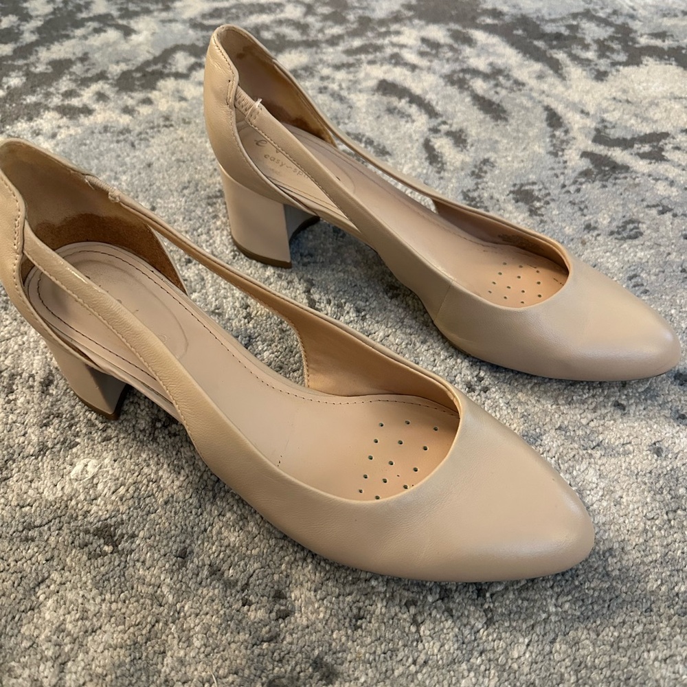 Evolve Easy Spirit Women’s 8.5 Nude Block Heel